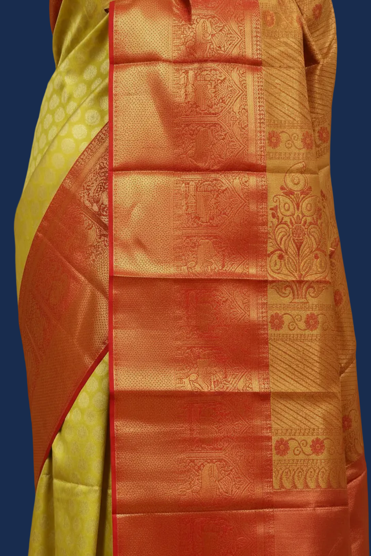 Red pallu macro close-up no fringes