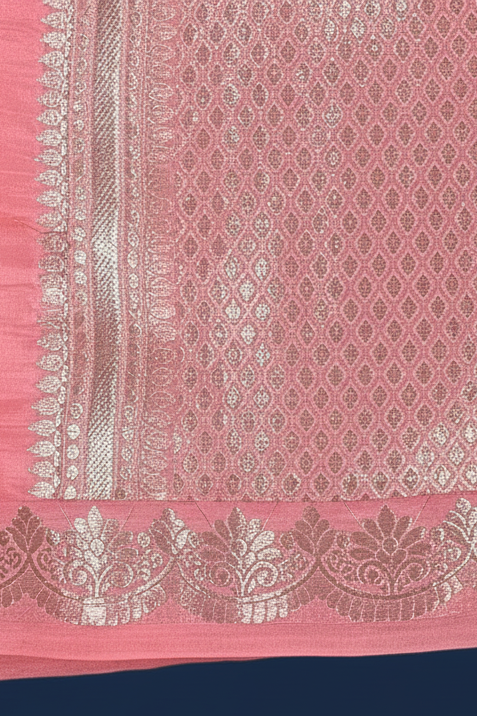 Scalloped Border Close-up